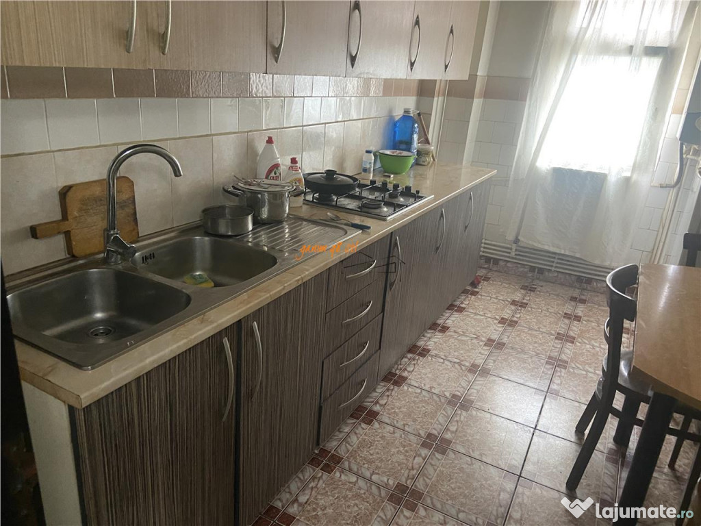 Apartament 3 camere , zona Primaria Focsani , 70 mp , decoma