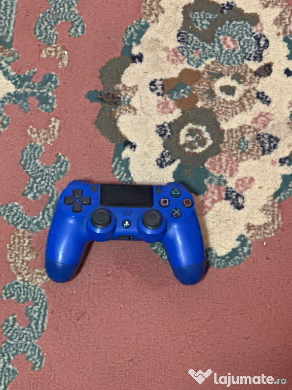 Vând ps 4 cu 12 jocuri și camera PS