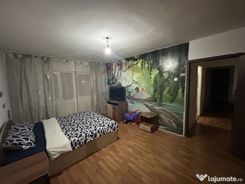 Apartament cu 2 camere decomandat de vânzare în zona Ho...