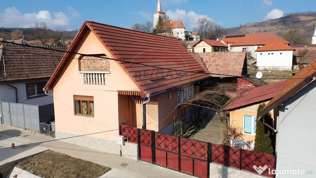 Casă în satul sasesc Curciu, județul Sibiu – renovat...