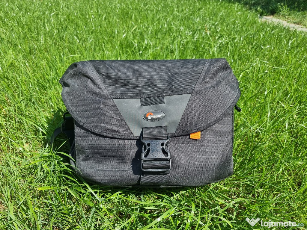 Vând geantă foto Lowepro Stealth Reporter D550 AW