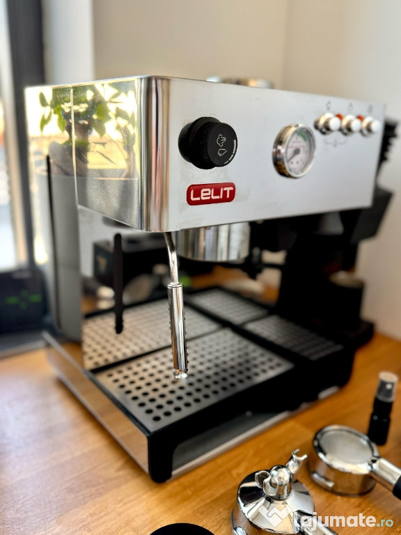 Vând Espressor manual Lelit PL042EM cu accesorii barista