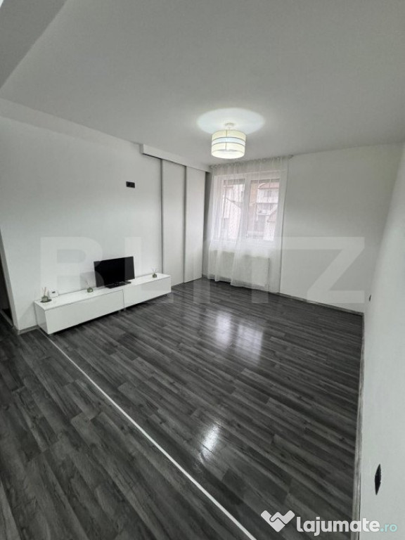 Apartament 2 camere, etaj intermediar, parcare, zona VIVO