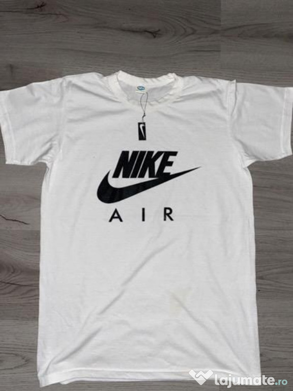 Tricou nike alb cu eticheta