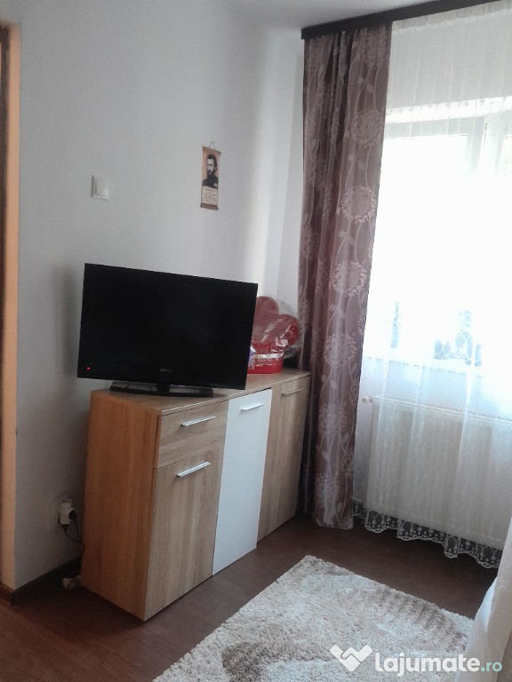 Inchiriez apartament 2 camere