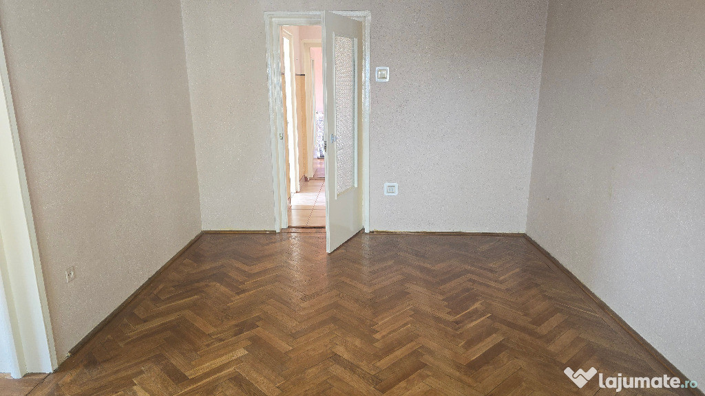 Vand apartament cu 3 camere in Deva, etaj 3, zona Gojdu, Andrei Saguna