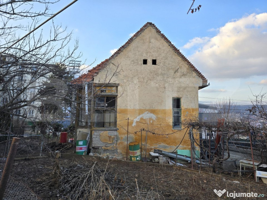 Casă demolabilă în Gruia, teren 461 mp, Intersecția 7 st