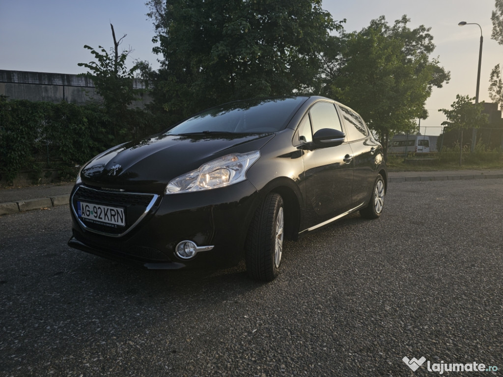 Peugeot 208 negru