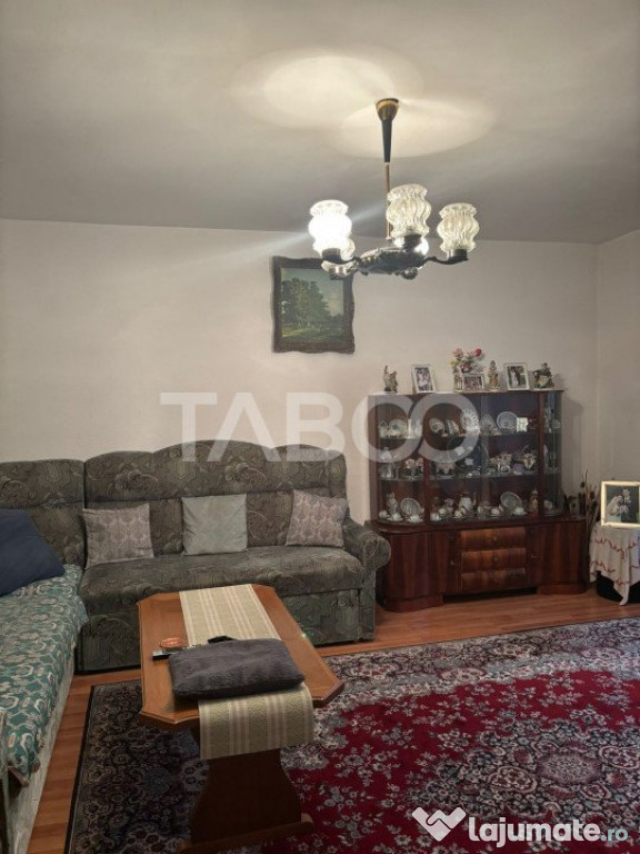 Apartament decomandat 3 camere 2 balcoane etaj intermediar d