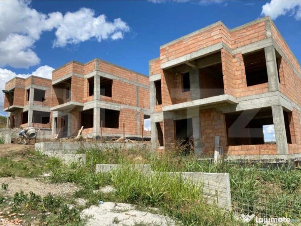 Casa individuala, 4 camere, 2 bai, 128mp, la rosu, zona Soro