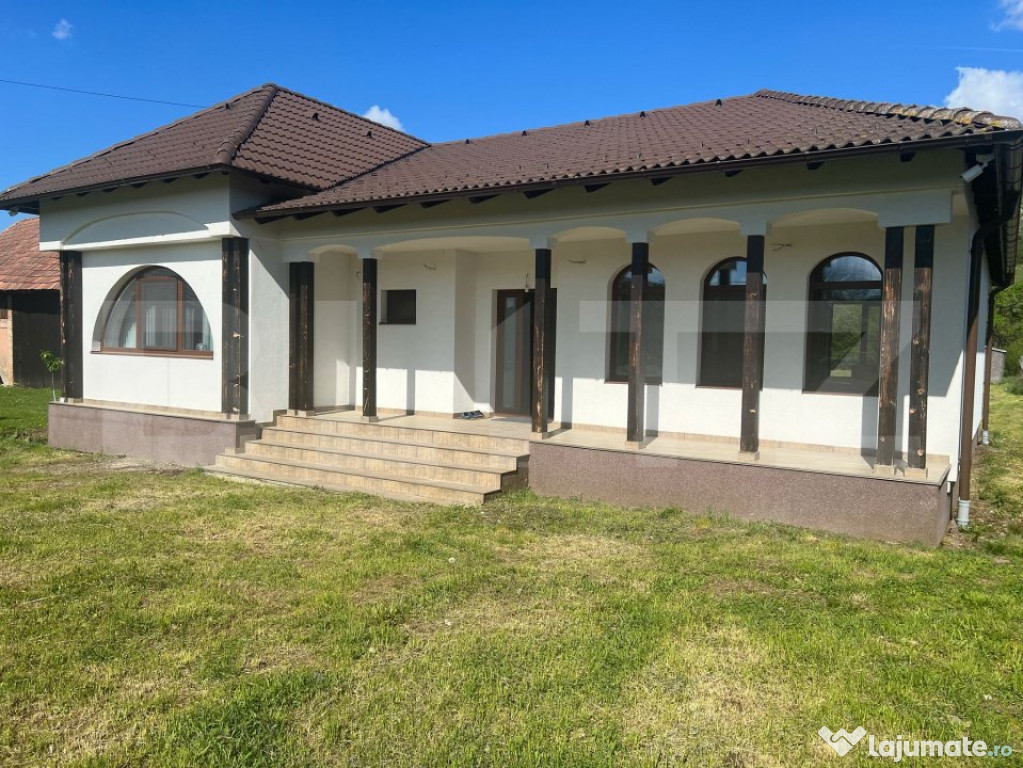Casă stil mediteranean cu farmec aparte în Cherghizel –