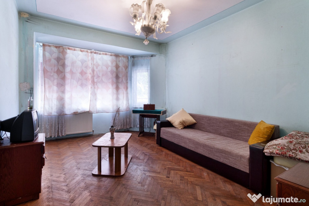 Ultracentral apartament 4 camere circular, 50 m de plaja Nev