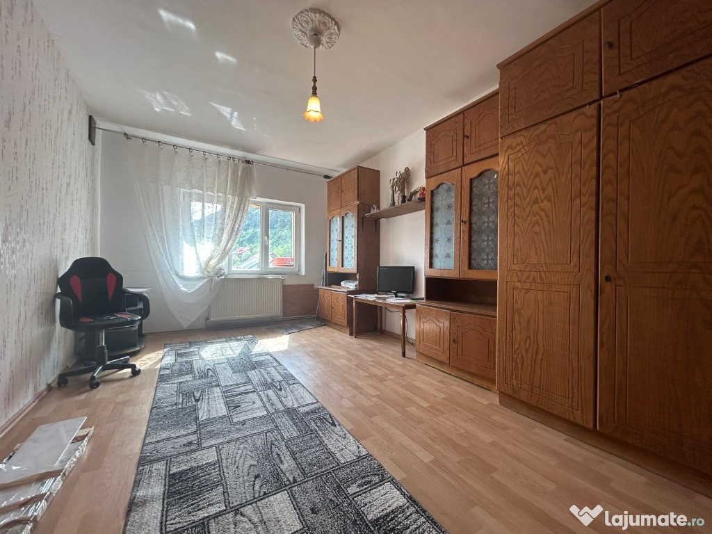 Apartament decomandat 3 camere 2 bai, spatios, vedere superbă, Răcădău