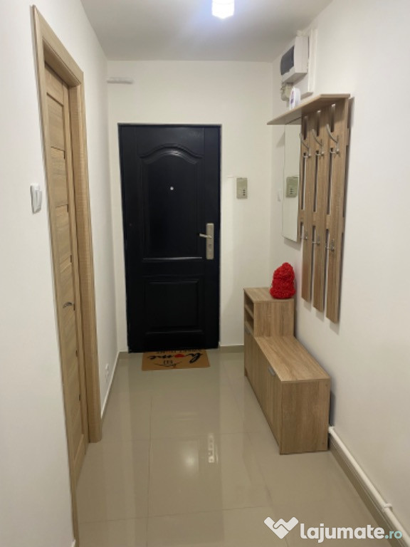 Închiriez apartament