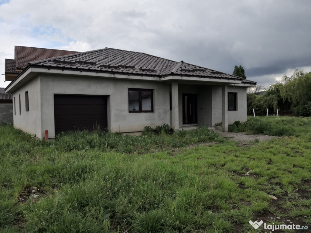Casa parter, 167 mp, cu 5 arii teren în Bistrita