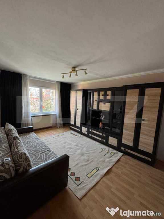 Apartament de vanzare, cu 3 camere, decomandate, 68 mp, zona