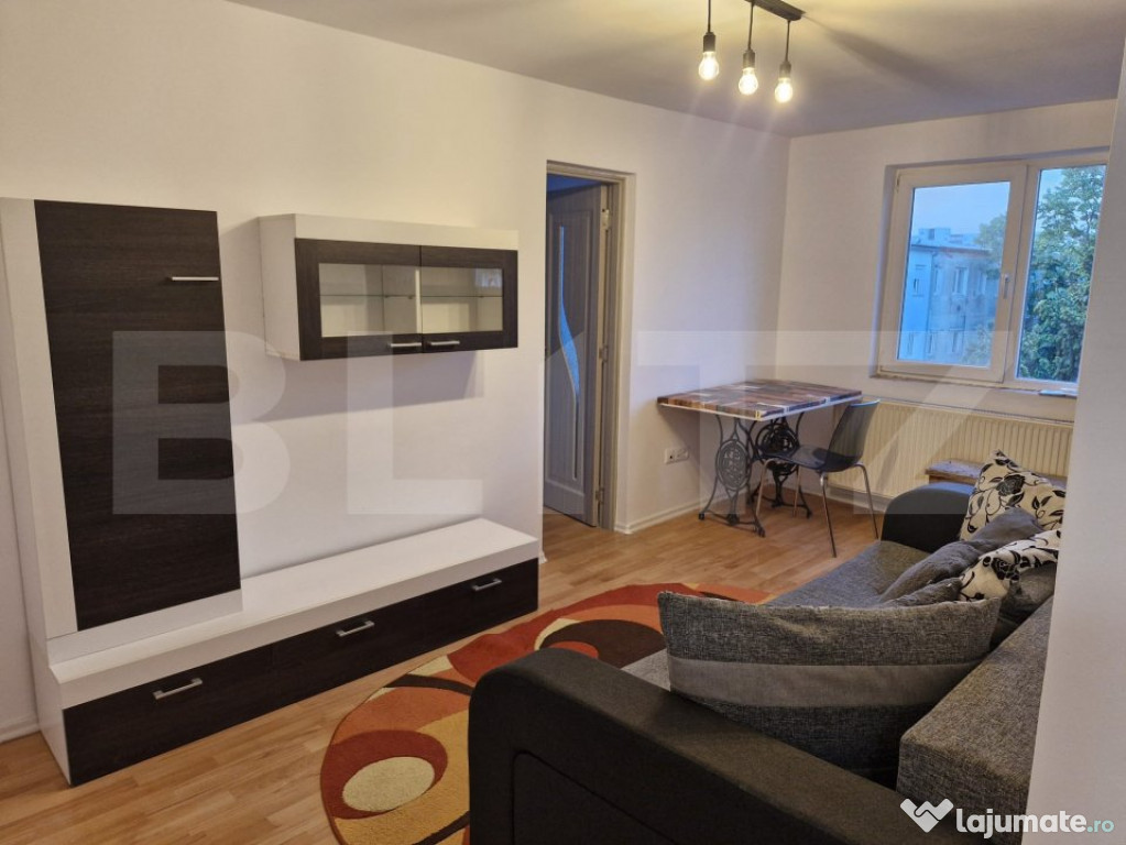 Apartament de inchiriat cu 3 camere, 44 mp, zona Micro 14
