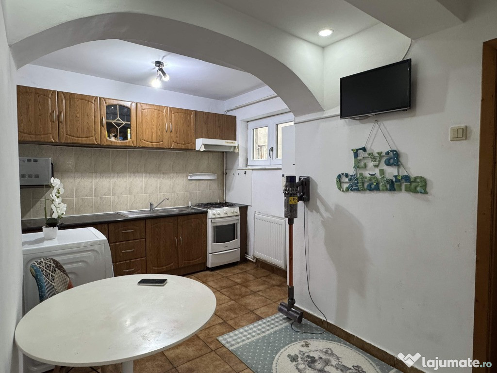 2 cam. etaj 2, decomandat, 50 mp. str. Unirii