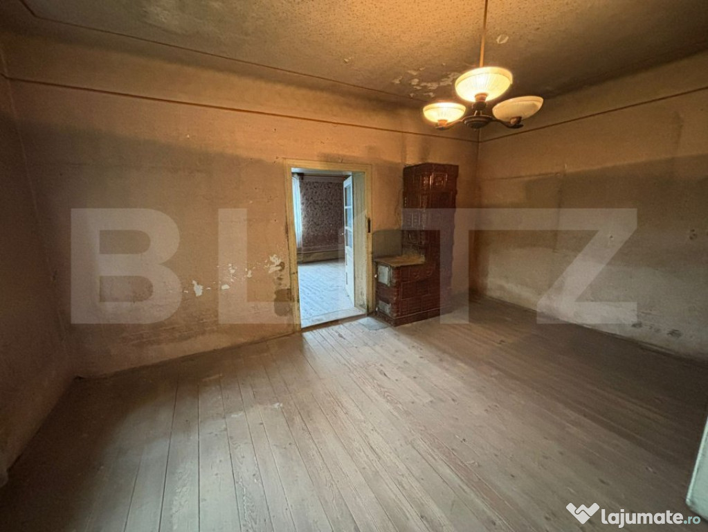 Casa de vanzare cu 3 camere.