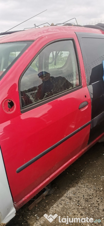 Ușa stanga fata dacia logan rosie fara rugina