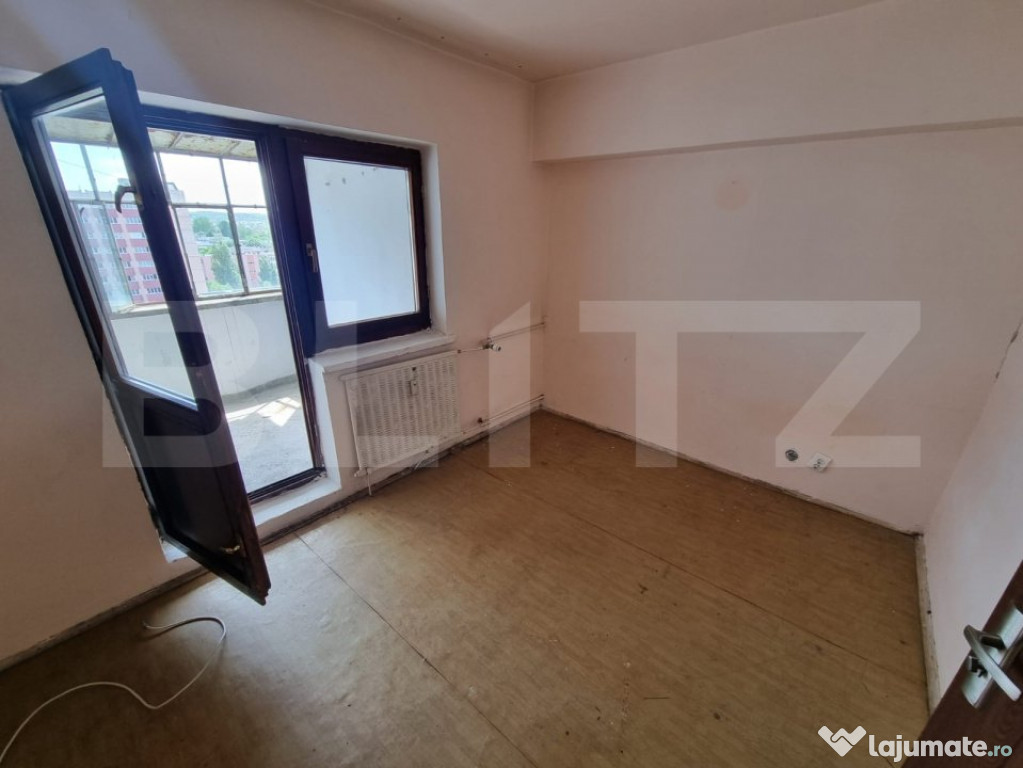 Apartament 4 camere, Lapus zona Mall Electroputere