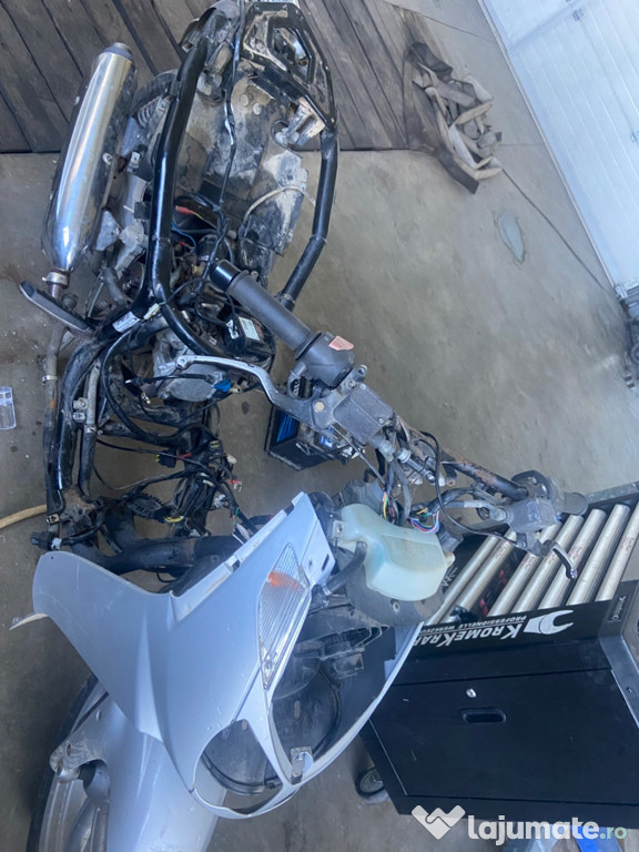 Dezmembrez aprilia sportcity 200cc