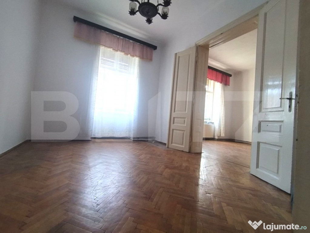 Apartament 3 camere, 90 mp, 2 bai, cladire istorica, autenti