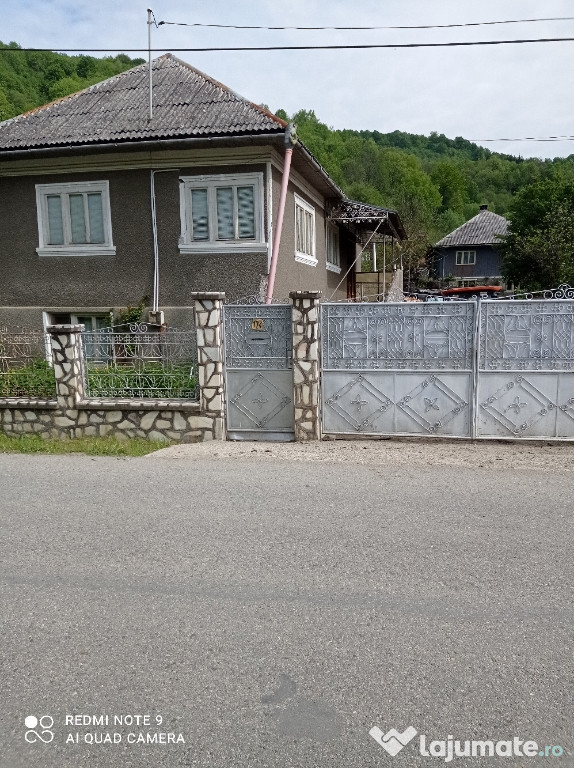 Casa de lemn și piatră