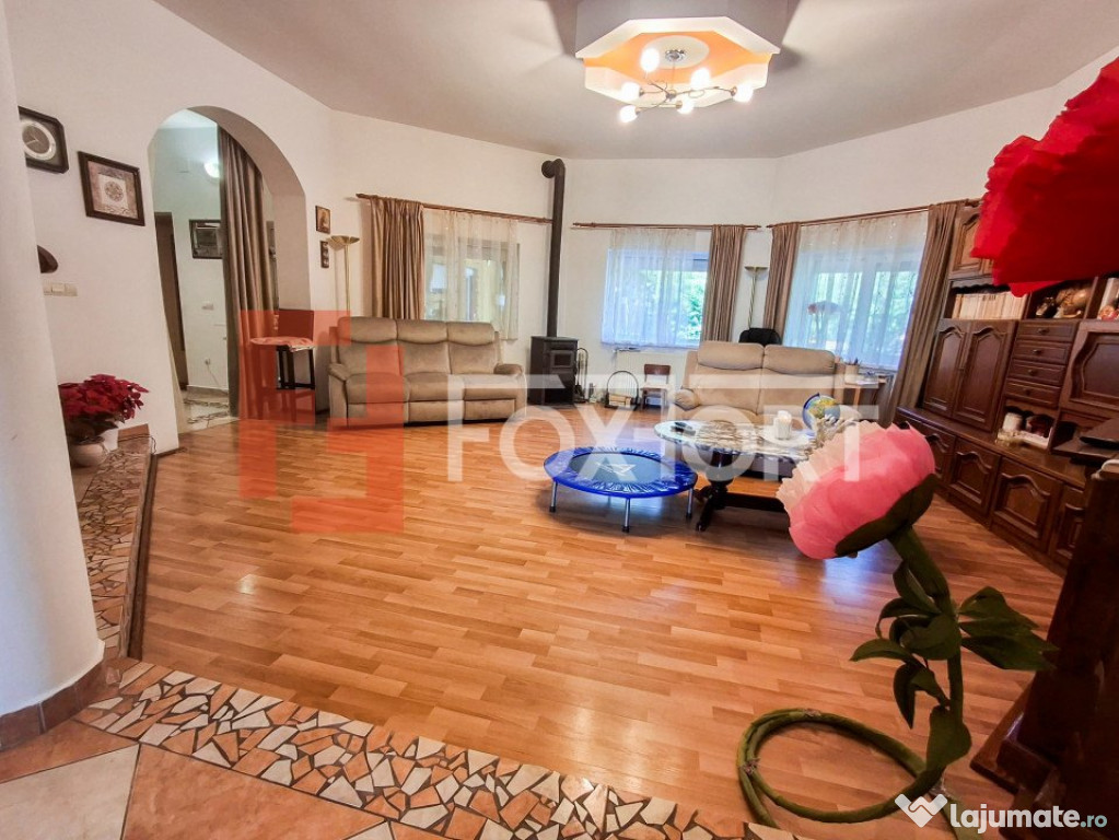 Casa individuala cu 8 camere si teren de 832 mp de vanzare,