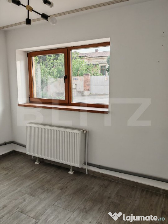 Spatiu comercial, 30 mp, demisol, zona semicentrala