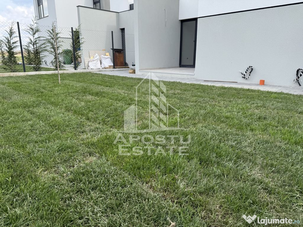 Duplex modern despartit prin camera tehnica