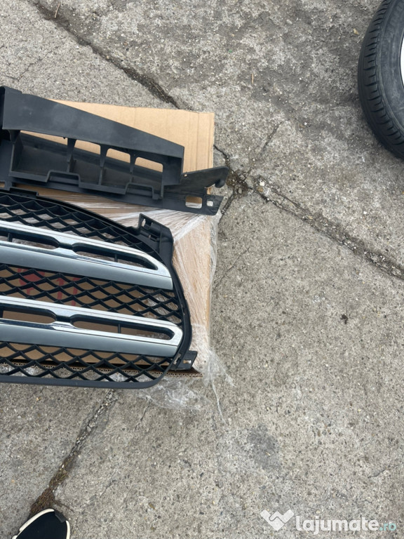Piesa grilă față Mercedes gle