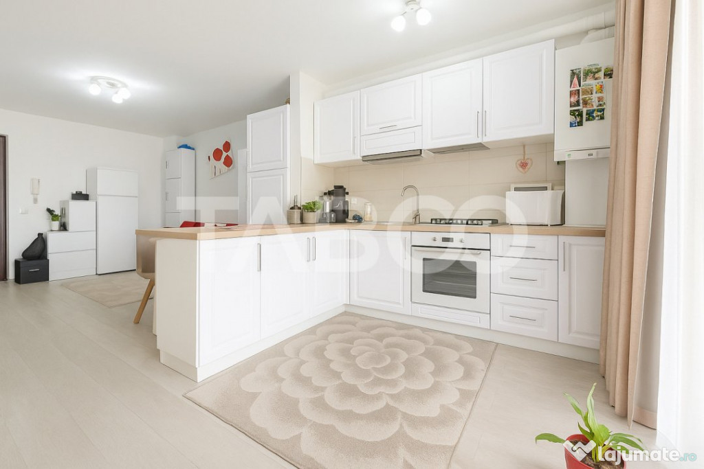 Apartament la etaj intermediar 2 camere balcon si parcare Ma