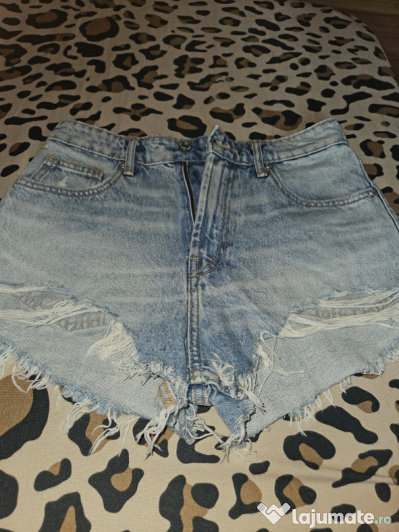 Pantaloni scurți Zara