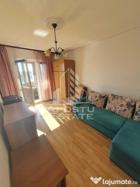 Garsoniera cu balcon, etaj intermediar, mobilata si utilata