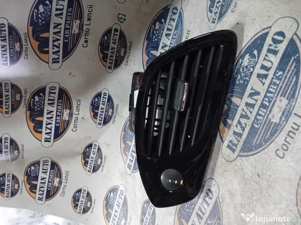 Grila ventilatie stanga Renault Scenic 2013