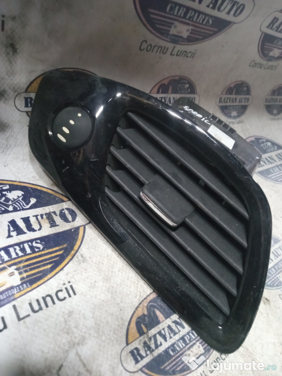 Grila ventilatie stanga Renault Grand Scenic 2014