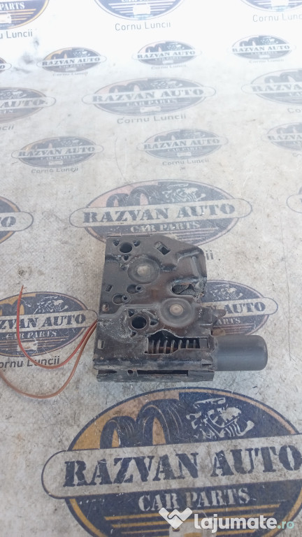 Broasca capota Audi Q3 2013