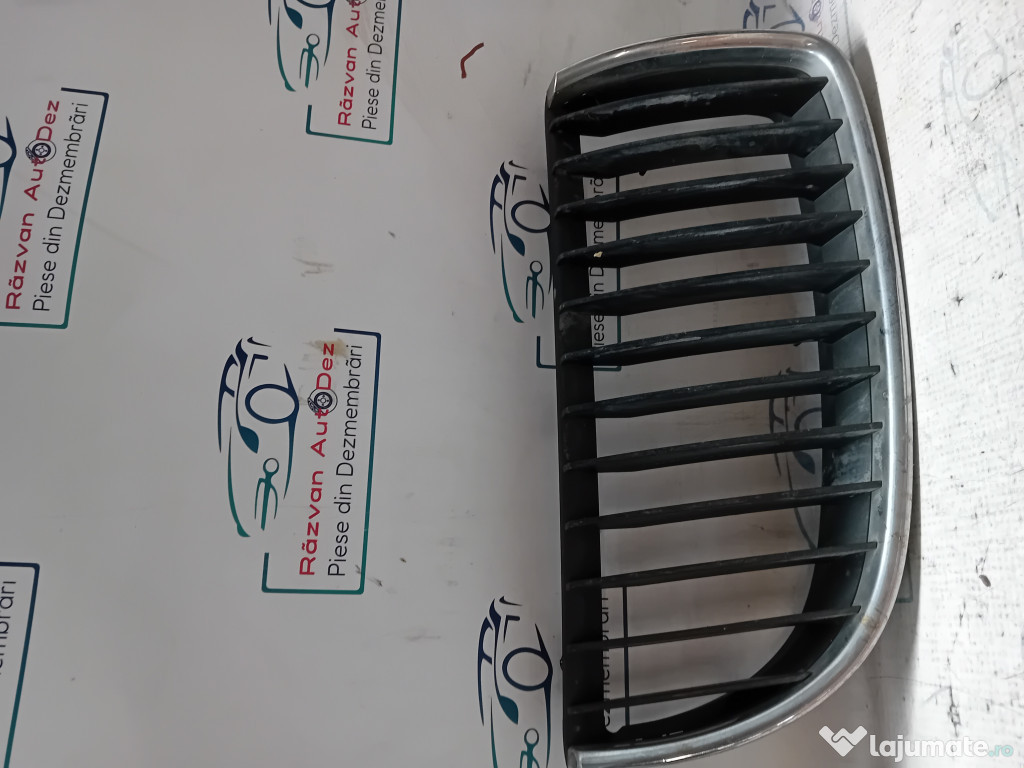Grila centrala dreapta BMW 320 E46 2008