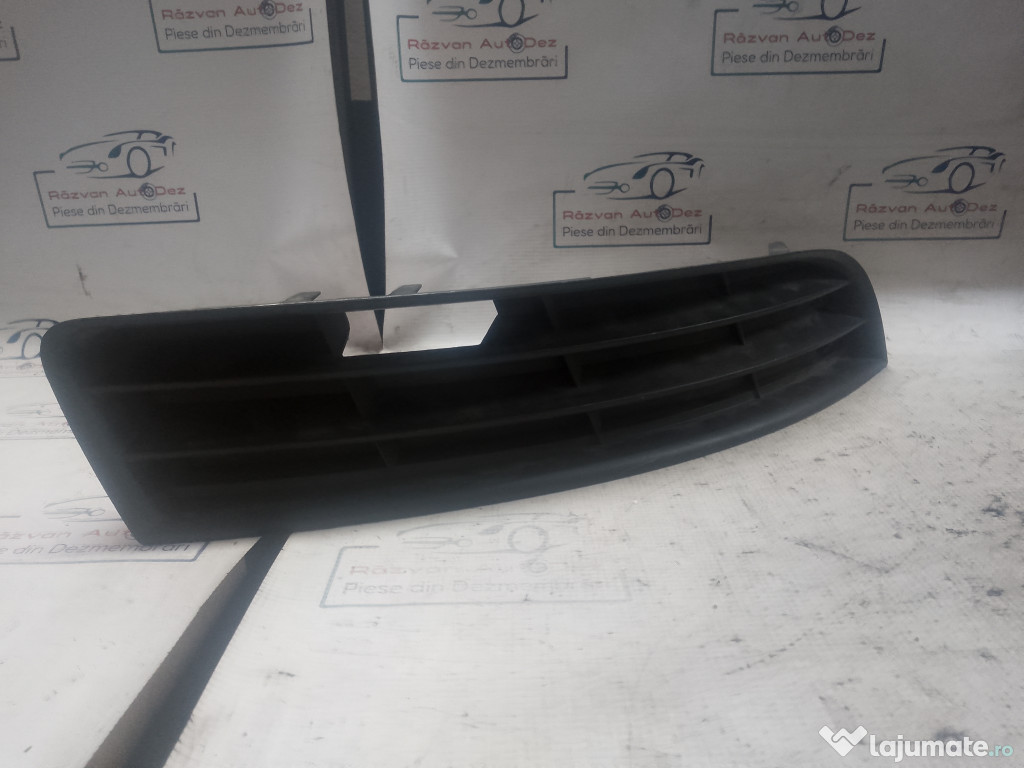 Grila proiector stanga Volkswagen Passat B6 2006