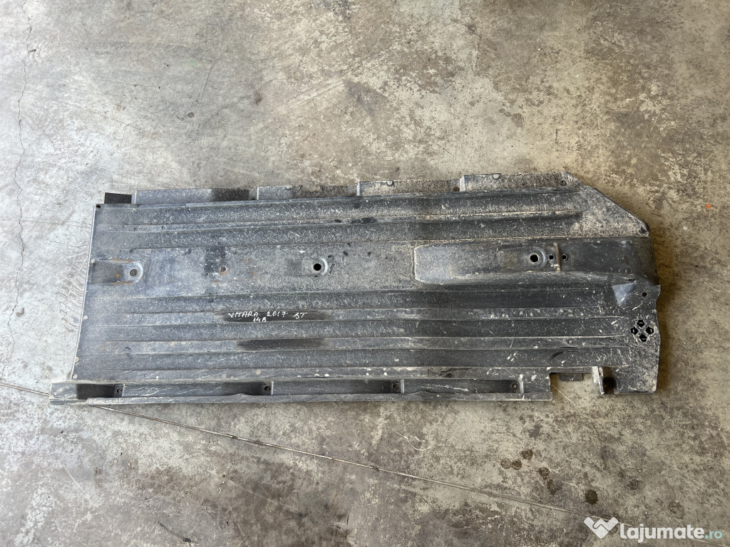 Scut lateral stanga Suzuki Vitara 2017