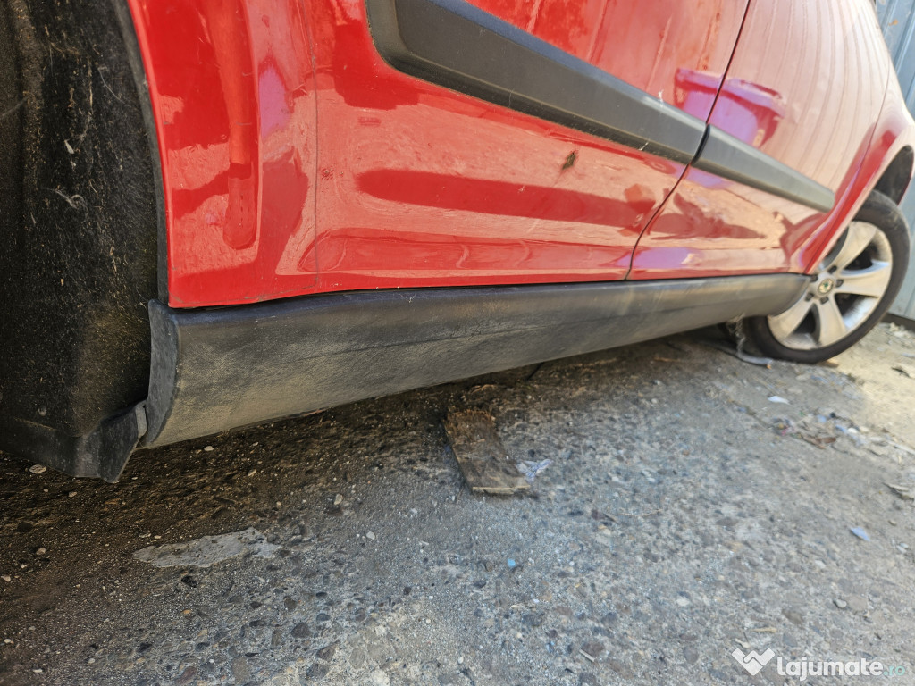 Prag dreapta plastic Skoda Yeti Benzina 2010