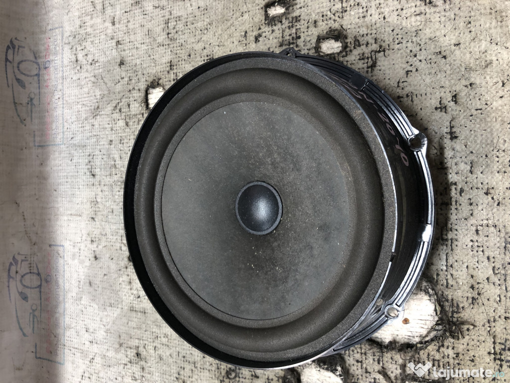 Boxa dreapta fata Volkswagen Tiguan 2010