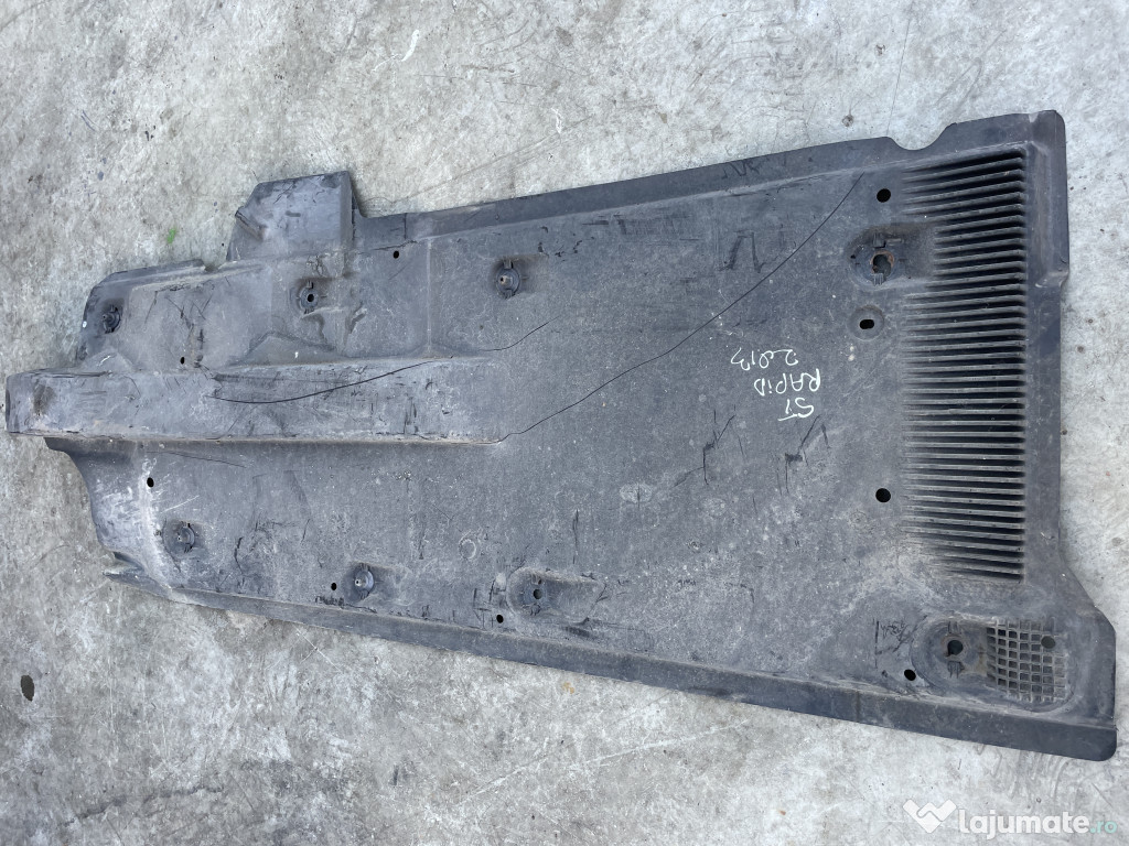 Scut lateral stanga Skoda RAPID 2.0 Motorina 2013