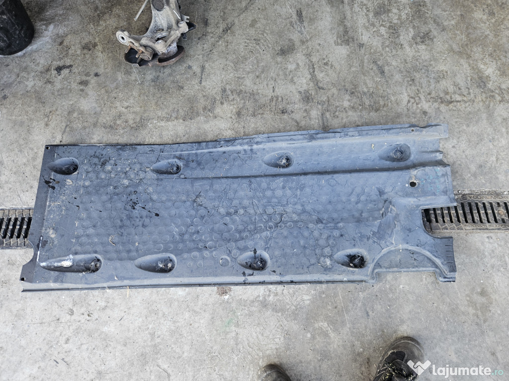 Scut lateral stanga Volkswagen Tiguan 2014