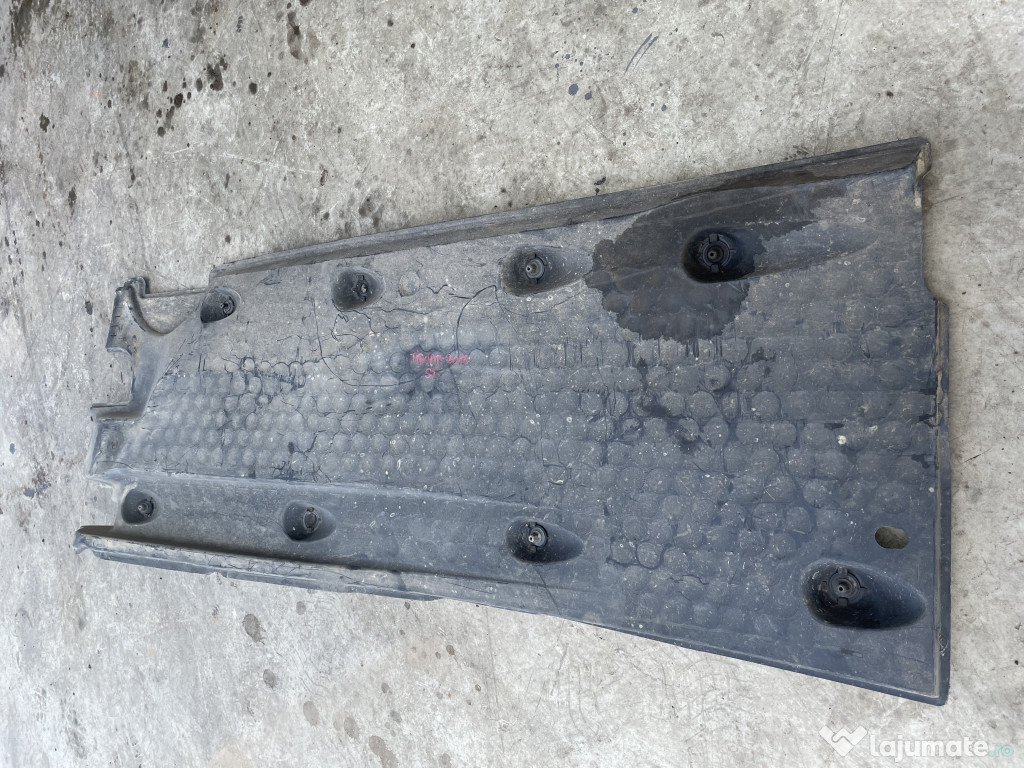 Scut lateral stanga Volkswagen Tiguan 2.0 Motorina 2010