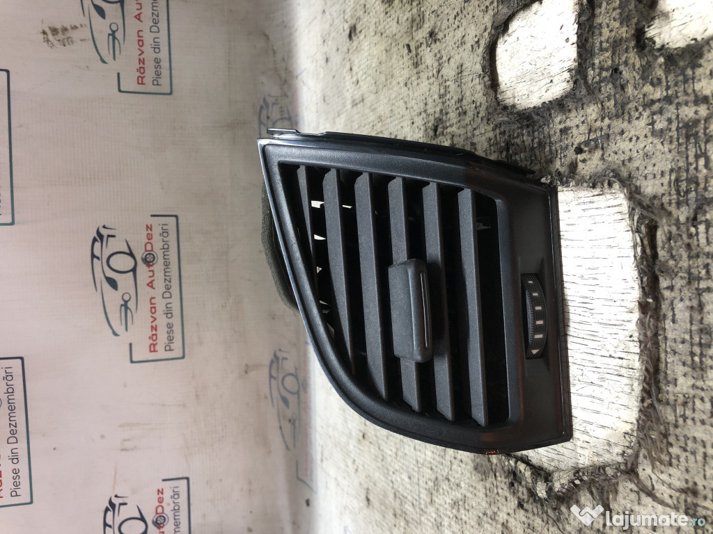 Grila ventilatie stanga Skoda Fabia 3 1.0 Benzina 2015