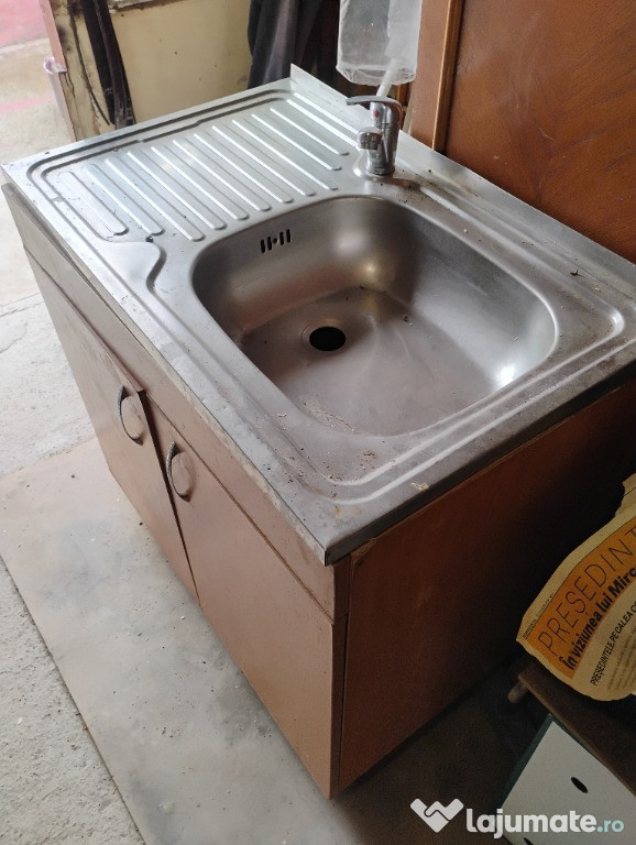 Vând chiuveta de bucătărie din inox