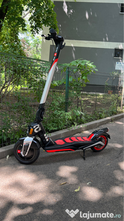 Trotineta electrica APRILIA eSR1