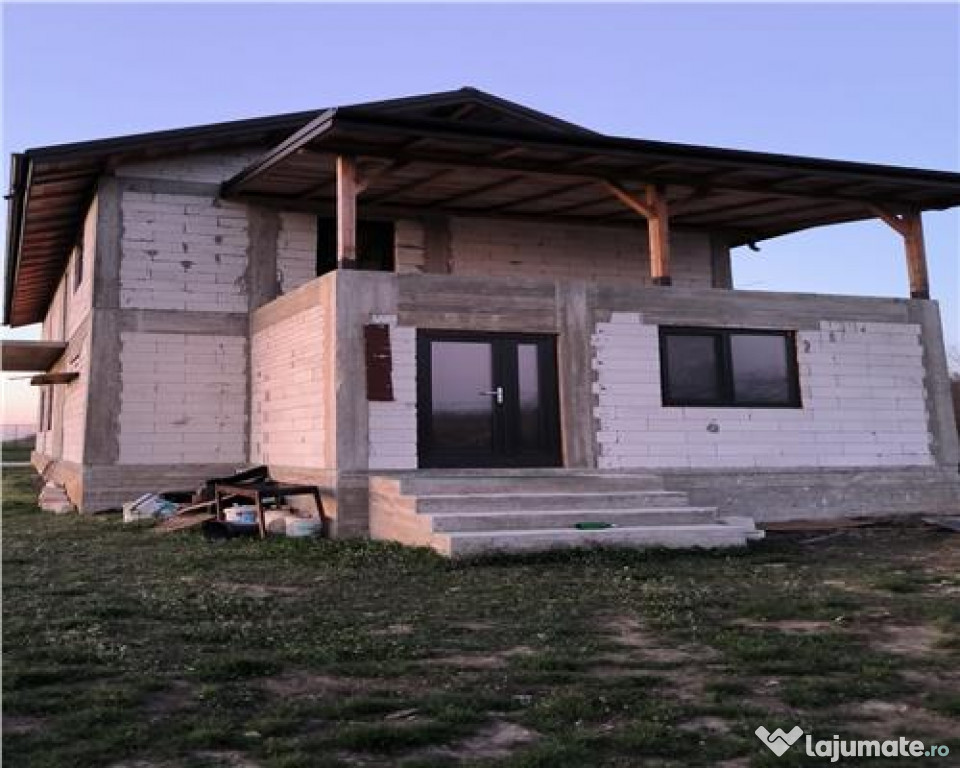 Casa de Comana,langa padure